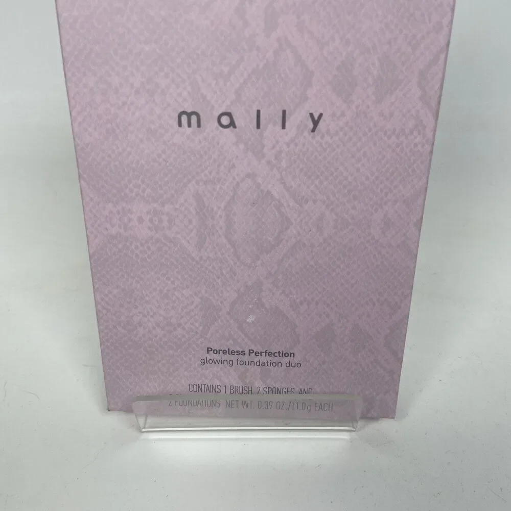 Mally Poreless Perfection Glowing Foundation Medium Tan 2 Compacts + Brush Kit